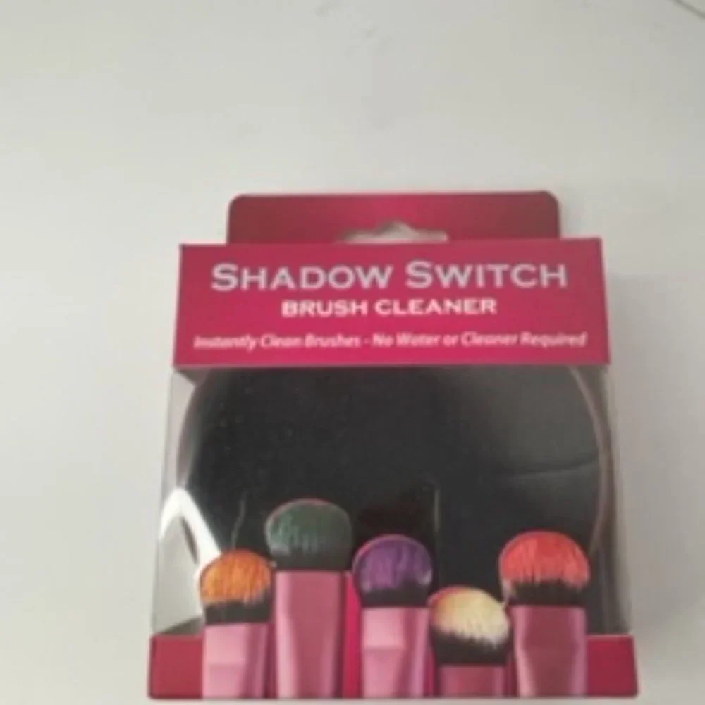 Be Passionate About Eyeshadow Palette with 4 Eye Brushes and Brush Cleaner